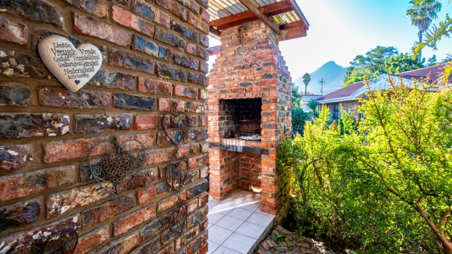 3 Bedroom Property for Sale in Denneoord Western Cape